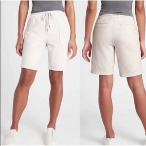 Athleta Farallon Bermuda Shorts Birch Gray Cream Drawstrings Pockets 16 Tall